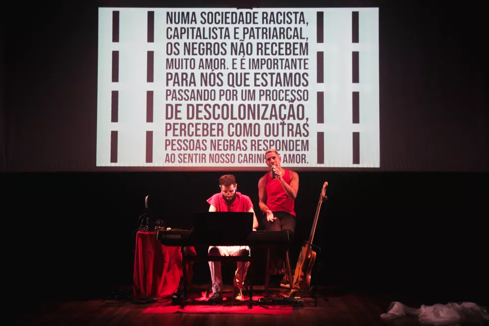Exibição tem o objetivo de causar reflexão acerca da atuação do negro no Brasil conforme a observação de acontecimentos contemporâneos