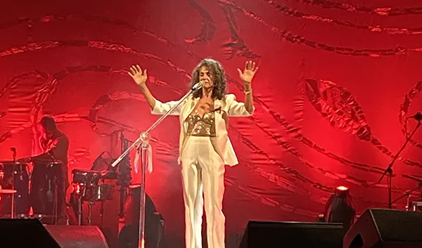 A cantora fez uma apresentação no Teatro Guararapes do Centro de Convenções, em Olinda