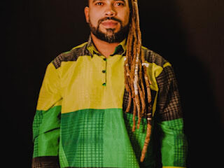 Em carreira solo, o músico Wilker Brasileiro leva ao público o mais recente projeto Reggae