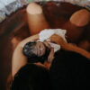 O trabalho de Camilla Rocha retrata o protagonismo feminino durante os partos